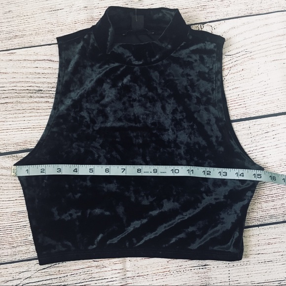 🆕 F21 Crushed Velvet Navy Crop Top - Picture 7 of 8